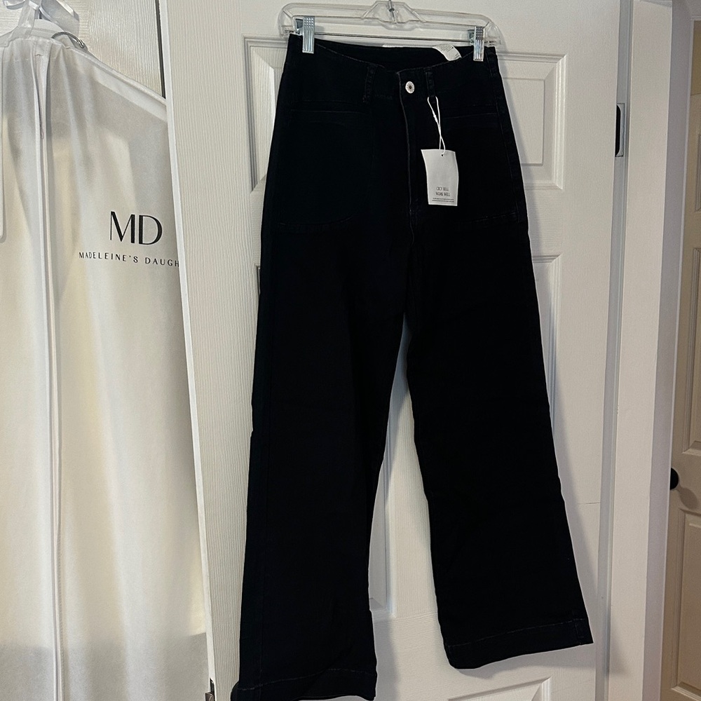 Black Wide-Leg Jeans